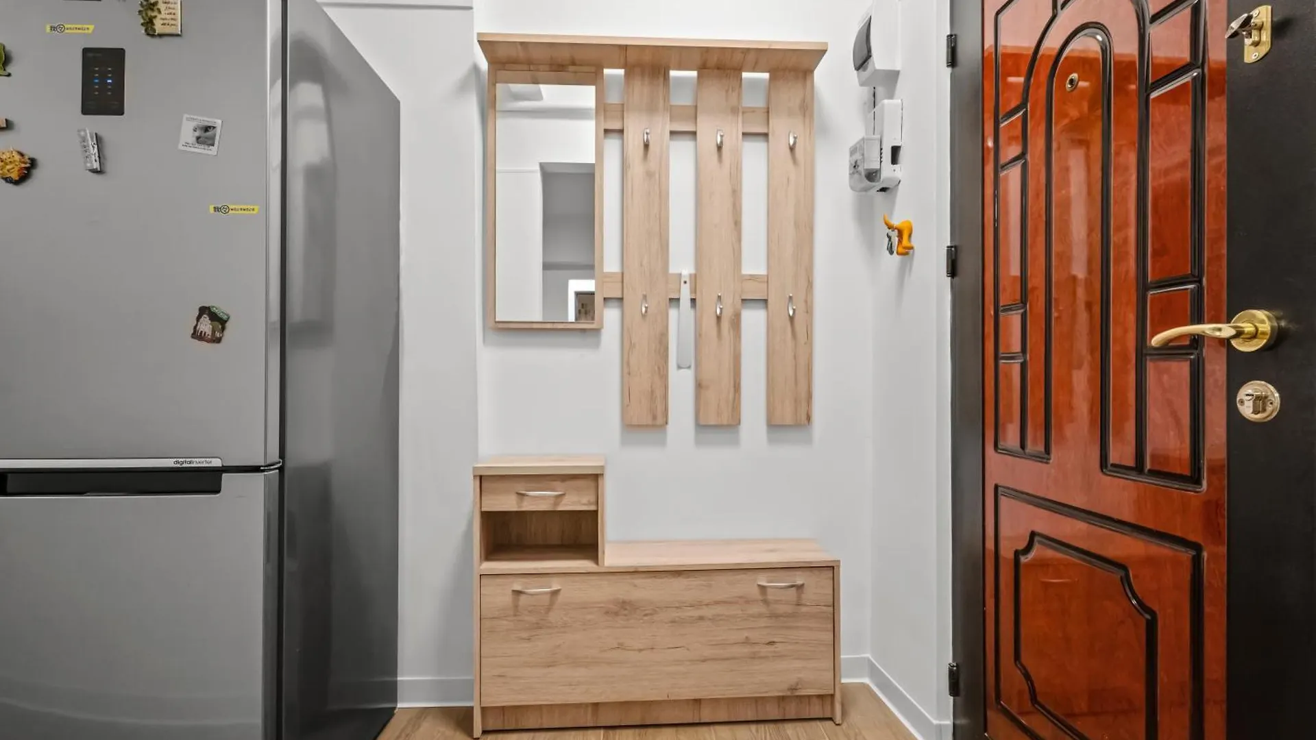 Earthy Escape - Central Apt With Balcony Bucharest 0*,  Romania