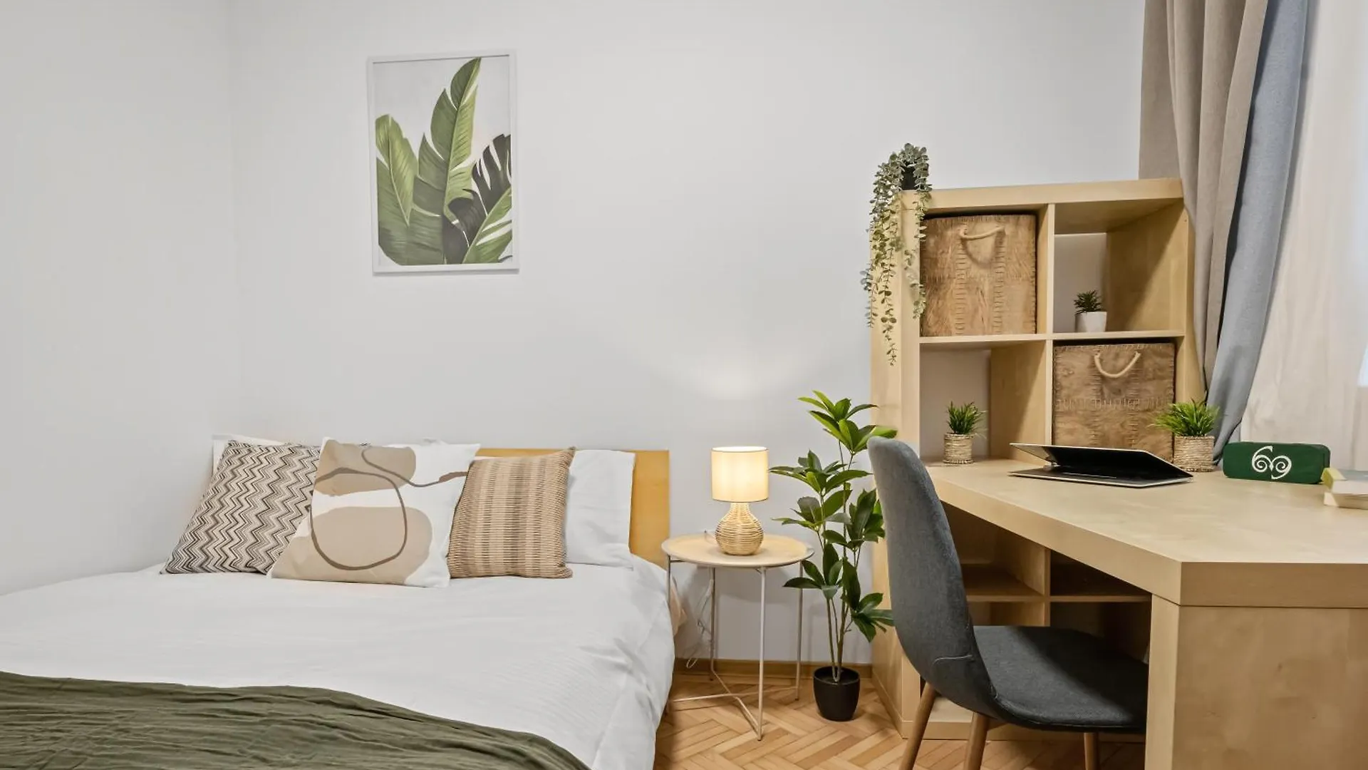 Earthy Escape - Central Apt With Balcony Bucharest 0*,