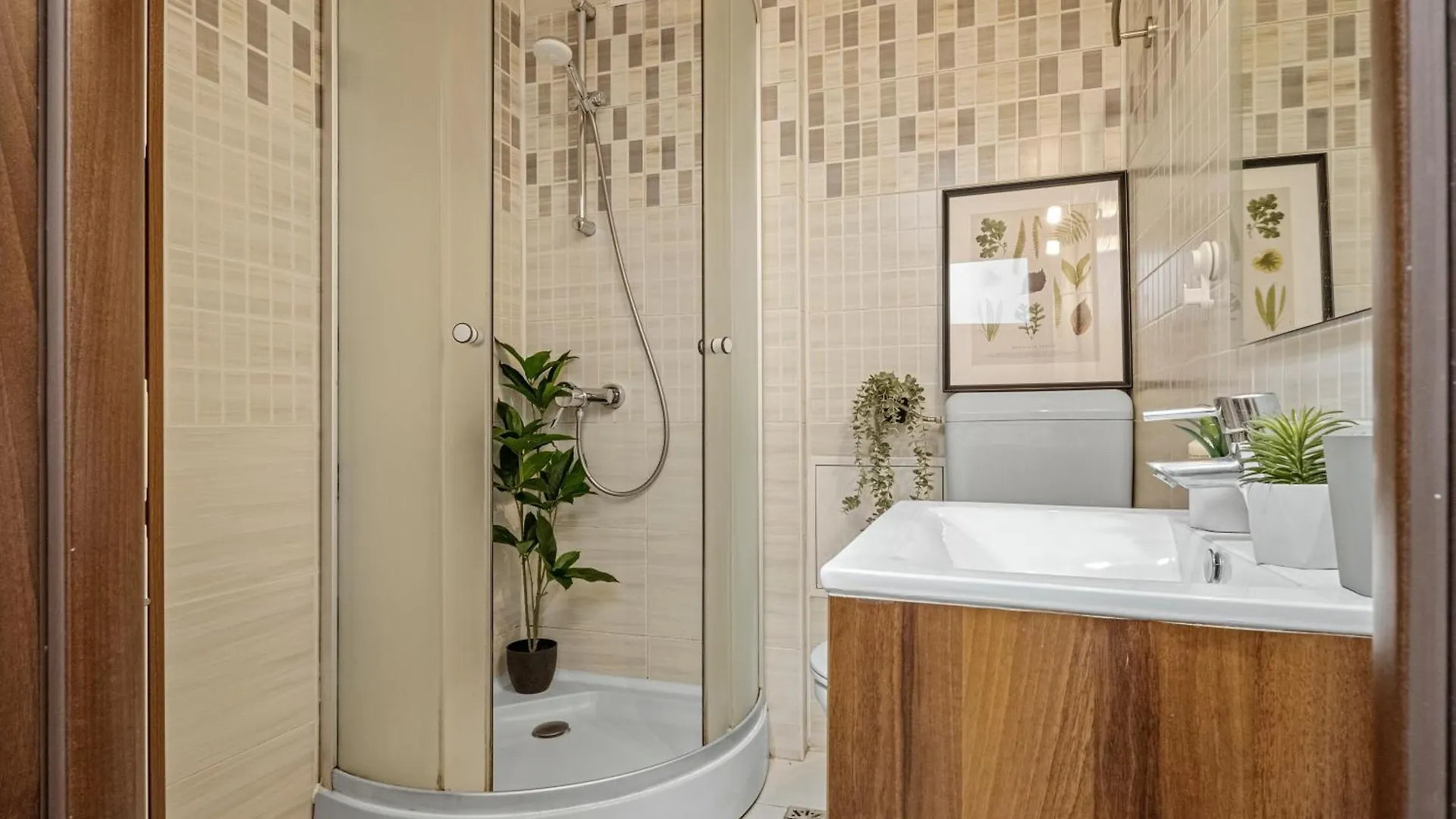 Apartment Earthy Escape - Central Apt With Balcony Bucharest Romania