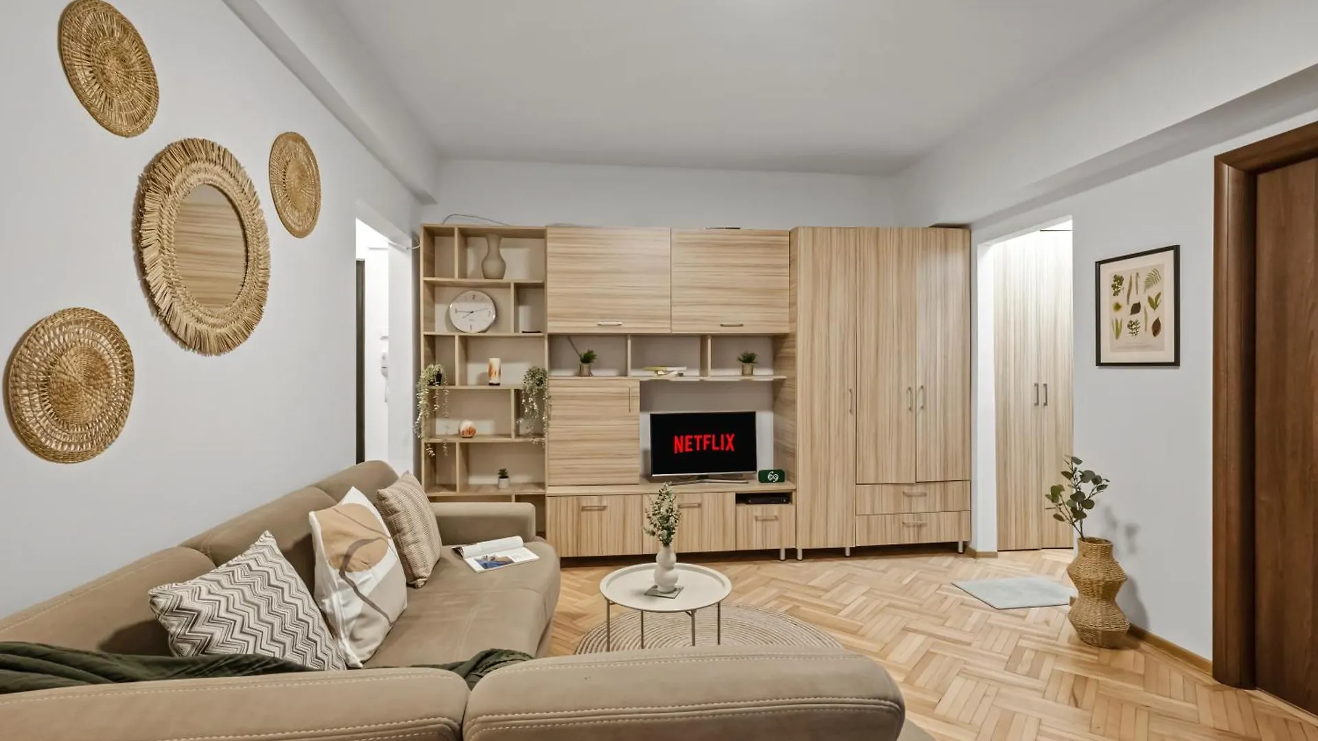 Earthy Escape - Central Apt With Balcony Bucharest